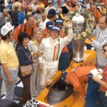 La última remontada, oficial, en la Indy 500 ocurrió en 1974, cuando Johnny Rutherford y su McLaren M16C vinieron de la posición 25 para liderar 122 de las 200 vueltas y ganarle a Bobby Unser por 22 segundos de diferencia (FOTO: IMS Photo)