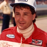 En 1985, Jacques Villeneuve Sr., hermano de Gilles y tío del ganador de Indy 500 de 1995, fue el primer canadiense en triunfar en CART. Ocurrió en Elkhart Lake, en una carrera con lluvia intermitente; manejaba un March-Cosworth (FOTO: IMS Photo)