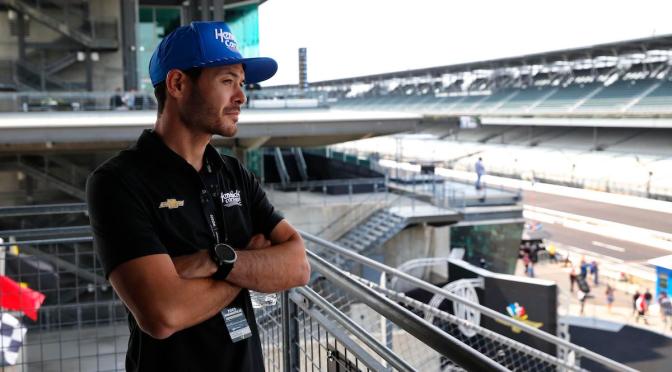 Larson se toma con calma preparación para debut en Indy en 2024